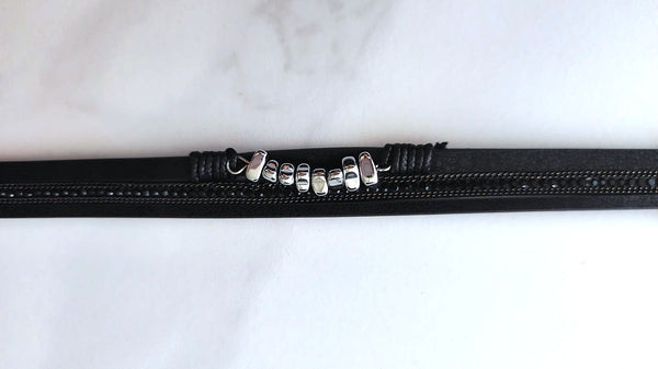 Pulsera mil rayas negra con diamantes y plata.