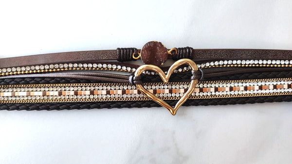 Pulsera de Cuero Multi-Hilos Marrón con Dijes de Corazón y Piedra Natural