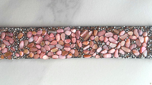 Pulsera Ancha Impactante de Piedra Rosa y Cristal